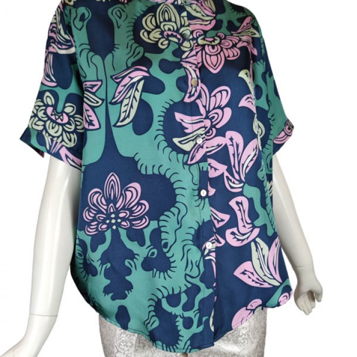 Silk shirt with pink Youth garden pattern